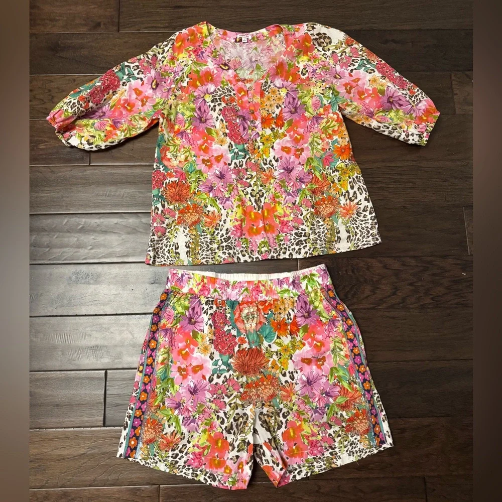JOHNNY WAS 2 Piece Wild Garden Blouse and Short Set - Women’s Large - Picture 5 of 16